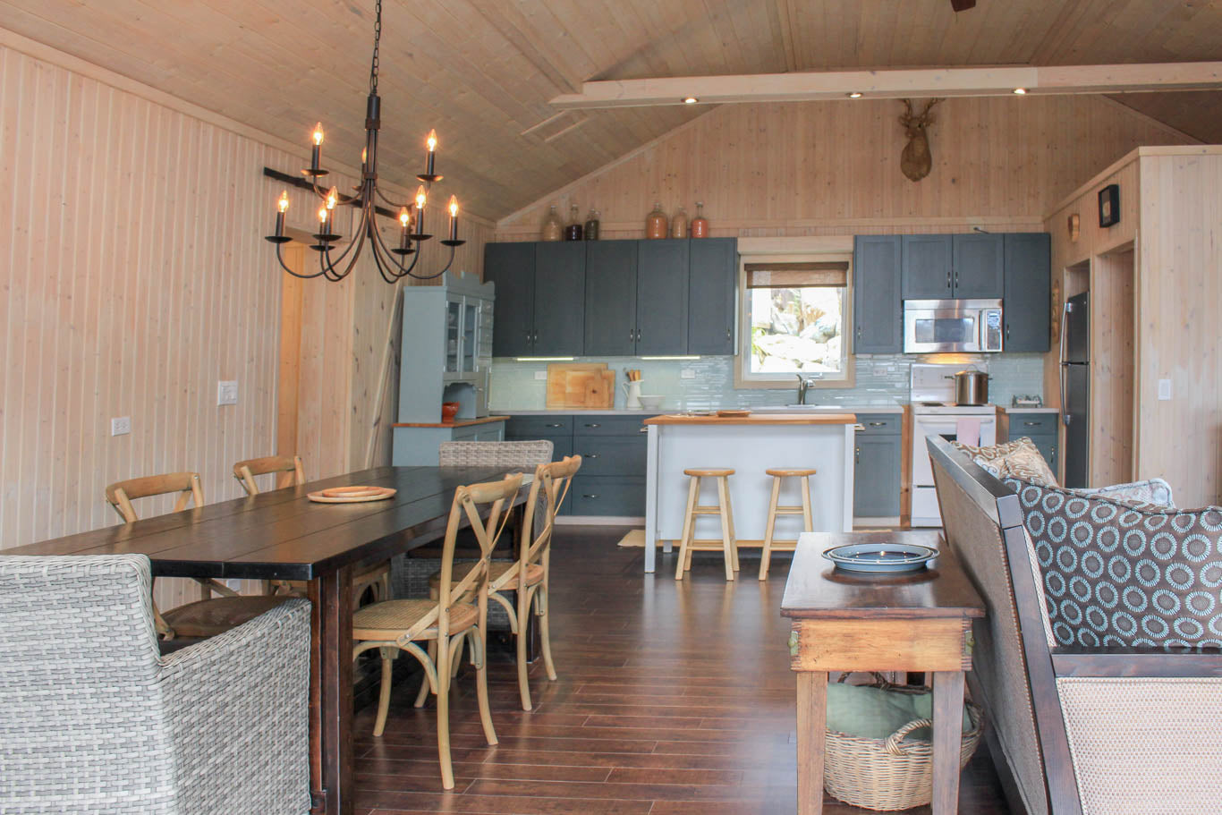Whitewashed Pine Cabin Design